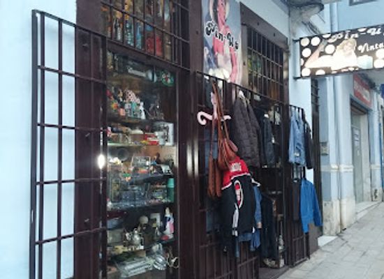 spain/alicante/casco-antiguo/shop/pin-up-vintage