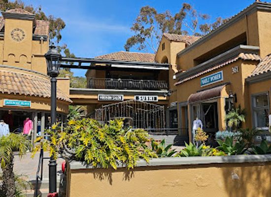 california/laguna-beach/shop/vault-women-laguna-beach
