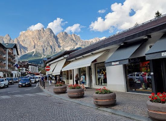 italy/cortina-d-ampezzo/shop/blauer-store-cortina-d-ampezzo