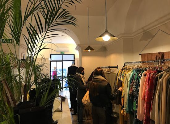 italy/naples/spaccanapoli/shop/hem