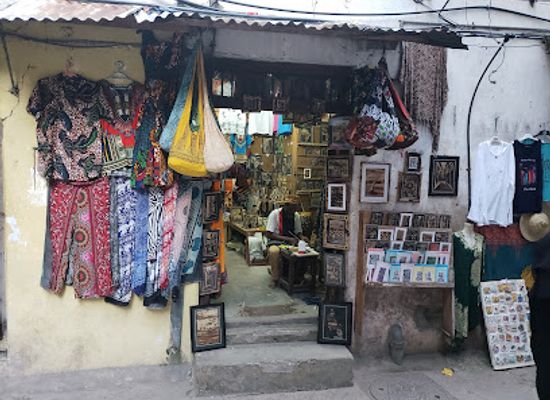 tanzania/zanzibar-island/shop/hussein-art-banana-leaves-pictures