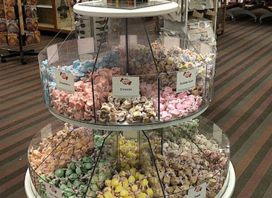 canada/prairies/shop/ukreations-the-gift-store-christmas-wonderland