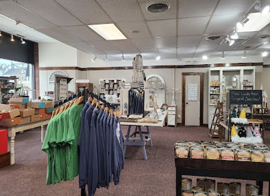 wisconsin/lake-geneva/shop/queen-bee-artisan-market