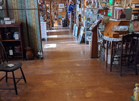 massachusetts/north-shore/shop/canal-street-antique-mall