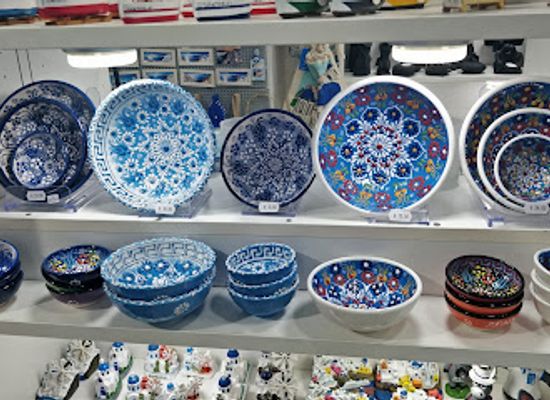 greece/santorini/fira/shop/gavallas-souvenir