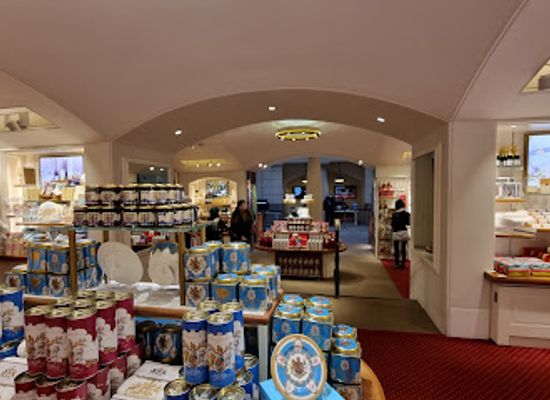 united-kingdom/greater-london/shop/the-queen-s-shop