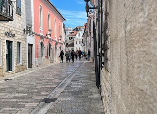 montenegro/herceg-novi/shop/gente-novi