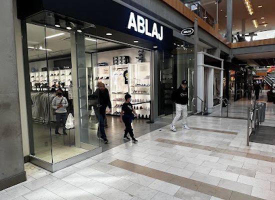 washington/bellevue/meydenbauer-bay/shop/ablaj-sneaker-clothing-boutique