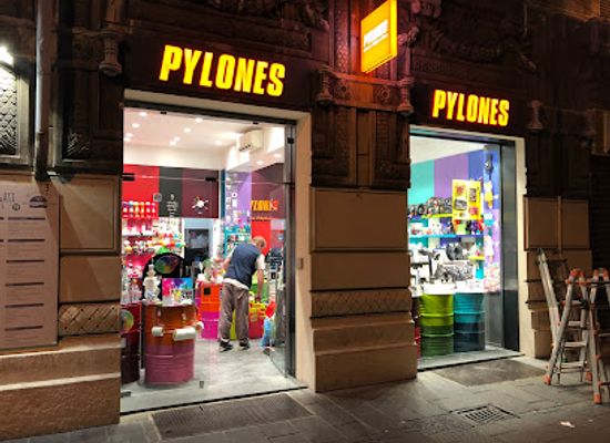 italy/genoa/shop/pylones