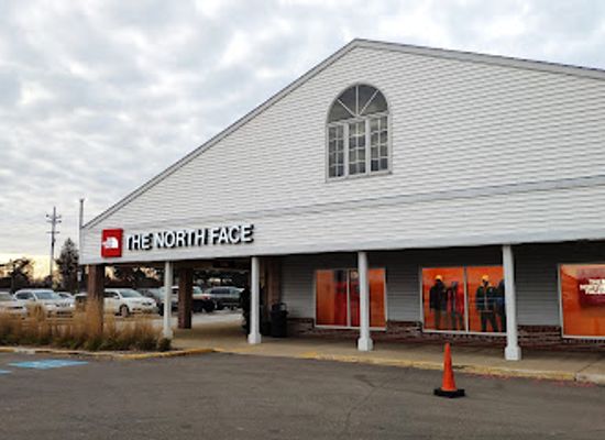 indiana/the-dunes/shop/lighthouse-place-premium-outlets