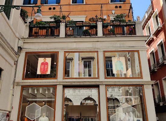 italy/venice/shop/stone-island-store-venezia