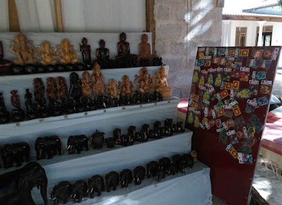 sri-lanka/sigiriya/shop/wood-carving-work-shop