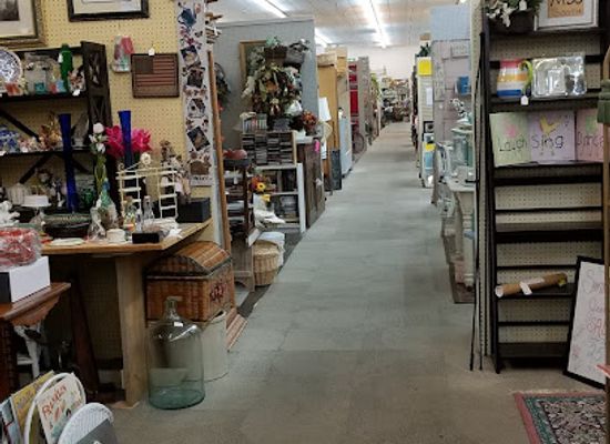 tennessee/johnson-city/shop/the-village-antique-home-decor-mall