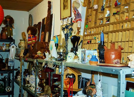 switzerland/glarus/shop/brockenstube-im-werkstatt-cafe