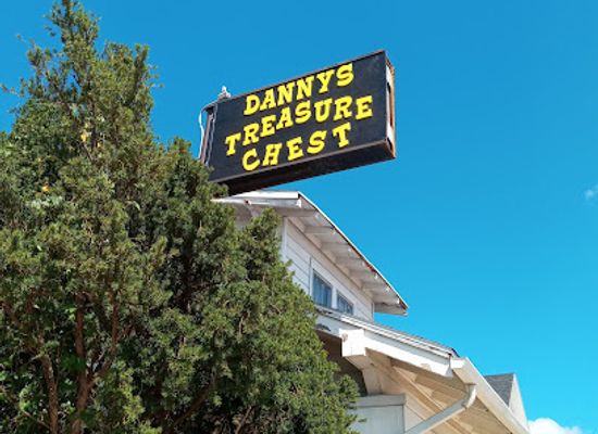 nebraska/lincoln/university-place/shop/danny-s-treasure-chest