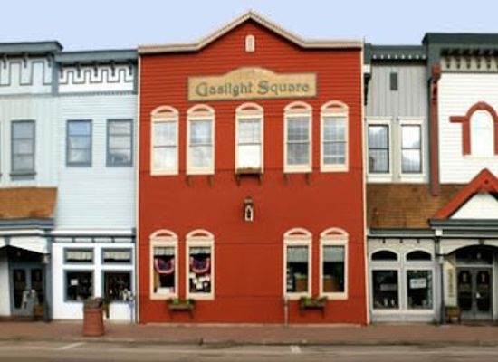 wisconsin/northwoods/shop/gaslight-square-shoppes