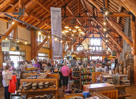 wyoming/yellowstone-national-park/shop/old-faithful-general-store