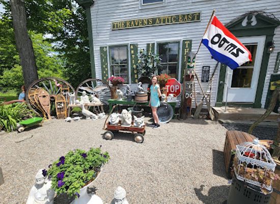 maine/the-highlands/shop/the-raven-s-attic-east