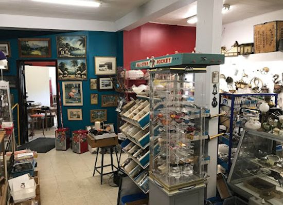 canada/western-manitoba/shop/fedora-antiques-collectibles