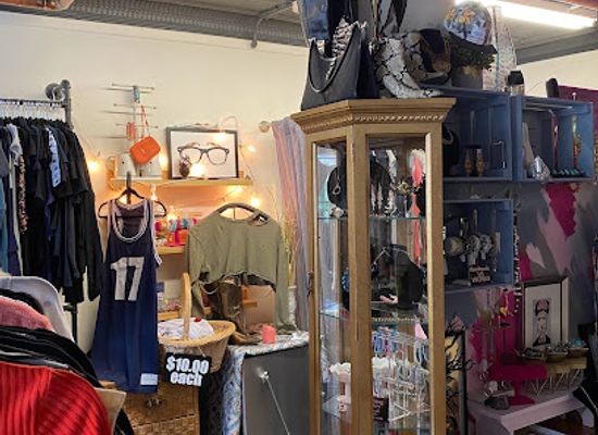 massachusetts/waltham/shop/pali-thrifts-gifts
