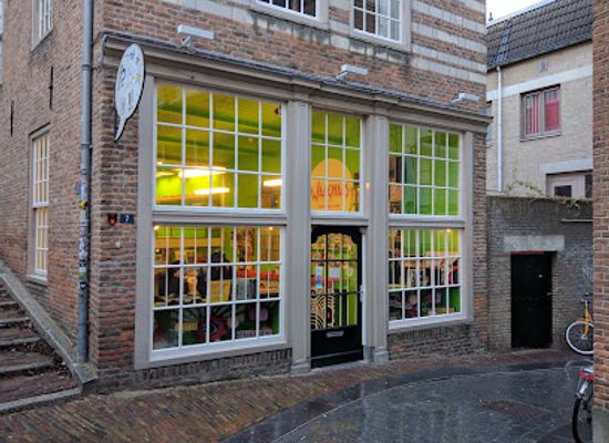 netherlands/gelderland/shop/waaghals