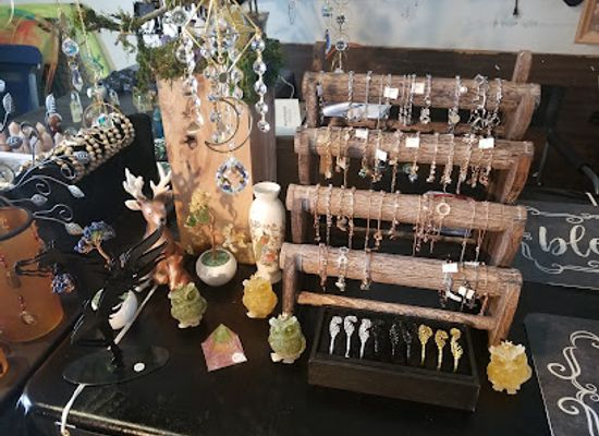 north-dakota/standing-rock-indian-reservation/shop/stones-on-the-pathway-jewelry-and-collectible-sales