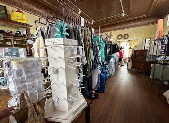 ohio/lake-erie-islands/shop/chicklet-s-closet