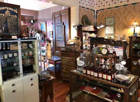 missouri/st-charles/shop/fox-hound-antiques-and-gifts