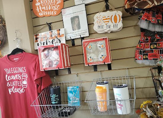 illinois/great-river-road/shop/unique-boutique-815