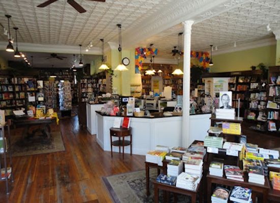 iowa/dubuque/shop/river-lights-bookstore
