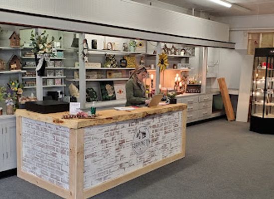 maine/franklin-county/shop/farmington-farmhouse-gifts-decor