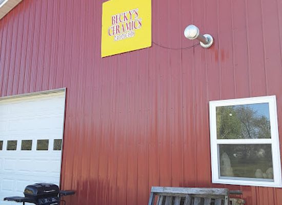 michigan/pere-marquette-state-forest/shop/becky-s-ceremic-s-and-glassworks