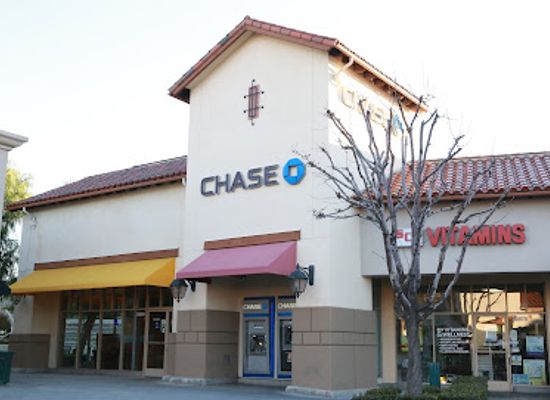 california/santa-clarita/valencia/shop/valencia-marketplace