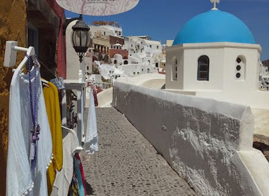 greece/santorini/oia/shop/cave-spilia-greek-clothing