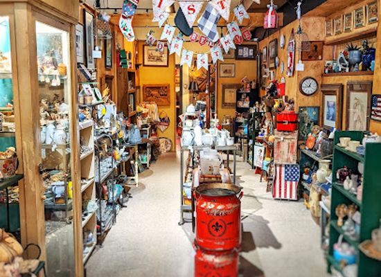 oklahoma/edmond/shop/broadway-antiques-market