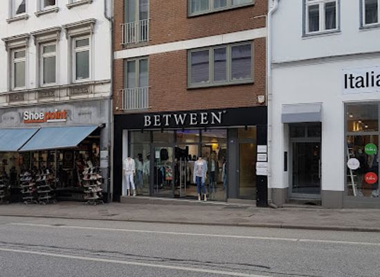germany/lubeck/st-lorenz/shop/between