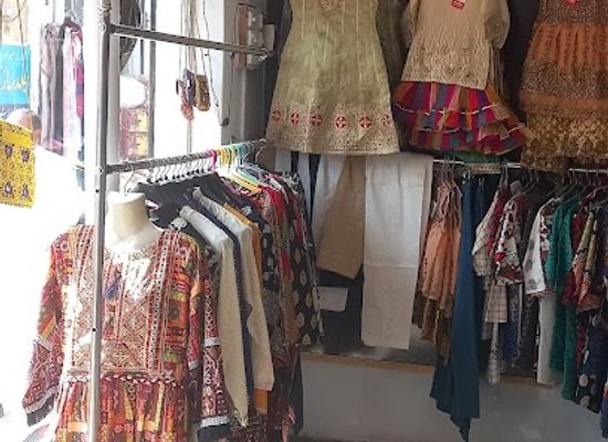 pakistan/punjab/shop/unique-collections-garments