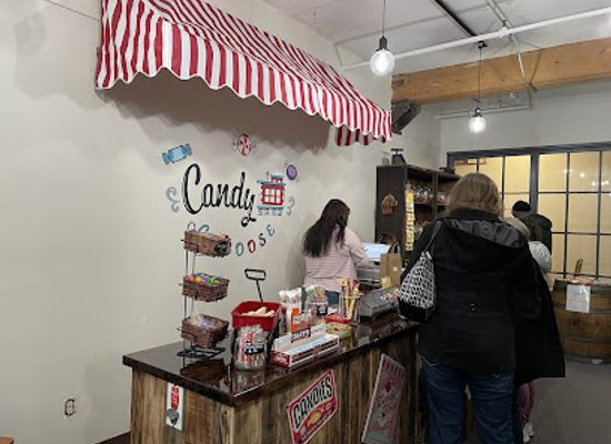iowa/ottumwa/shop/candy-caboose