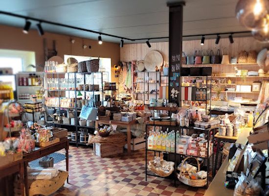 norway/preikestolen/shop/skafferiet-butikk-isbar
