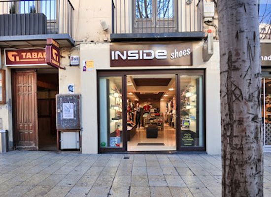 spain/lleida/shop/inside-tienda-de-ropa-y-zapatos