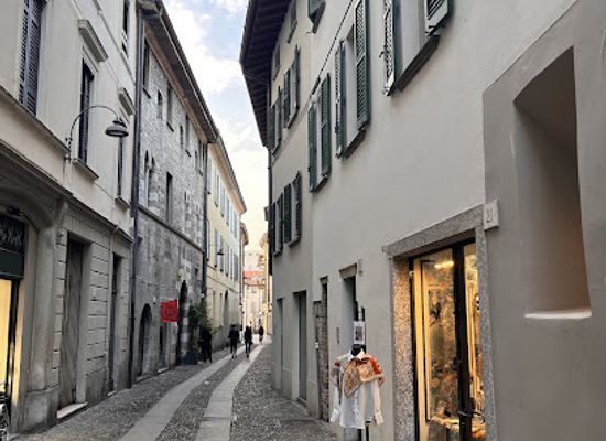 italy/brianza/shop/grand-tour-lake-como-foulards-scarves