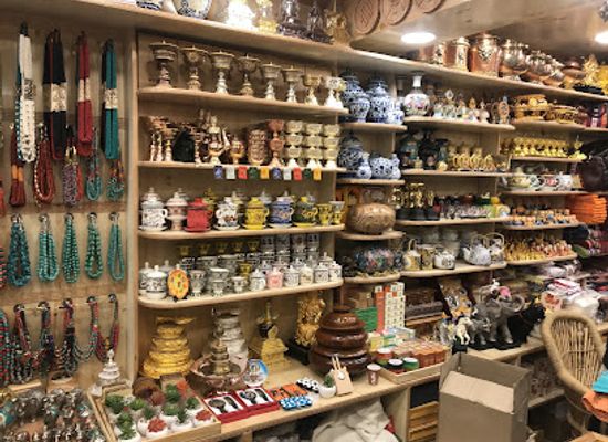 india/manali/vashisht/shop/bhutan-handicraft-and-souvenirs-shop