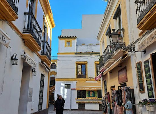 spain/seville/santa-cruz/shop/be-happy-sevilla