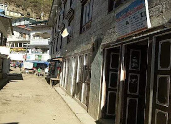 nepal/namche-bazaar/shop/namche-photo-studio