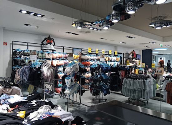 hungary/szeged/tiszaliget/shop/new-yorker