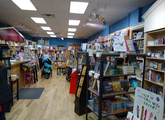 iowa/decorah/shop/dragonfly-books