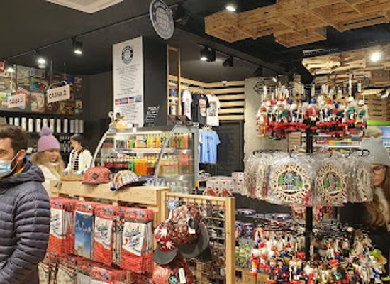 hungary/central-hungary/shop/world-of-souvenir