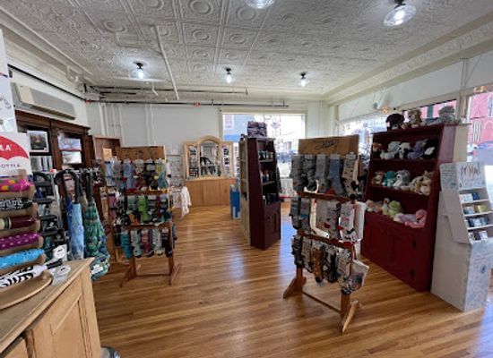 virginia/staunton/shop/marion-s-candles-scents-seasons