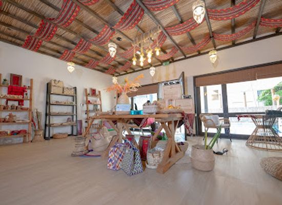 oman/al-hajar-mountains/shop/zaree-khasab-souvenirs-shop