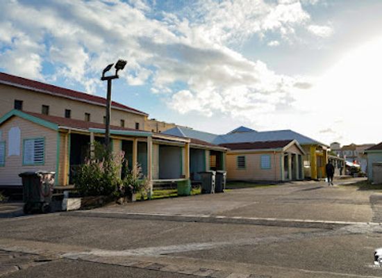 saint-kitts-and-nevis/black-rocks/shop/amina-craft-market